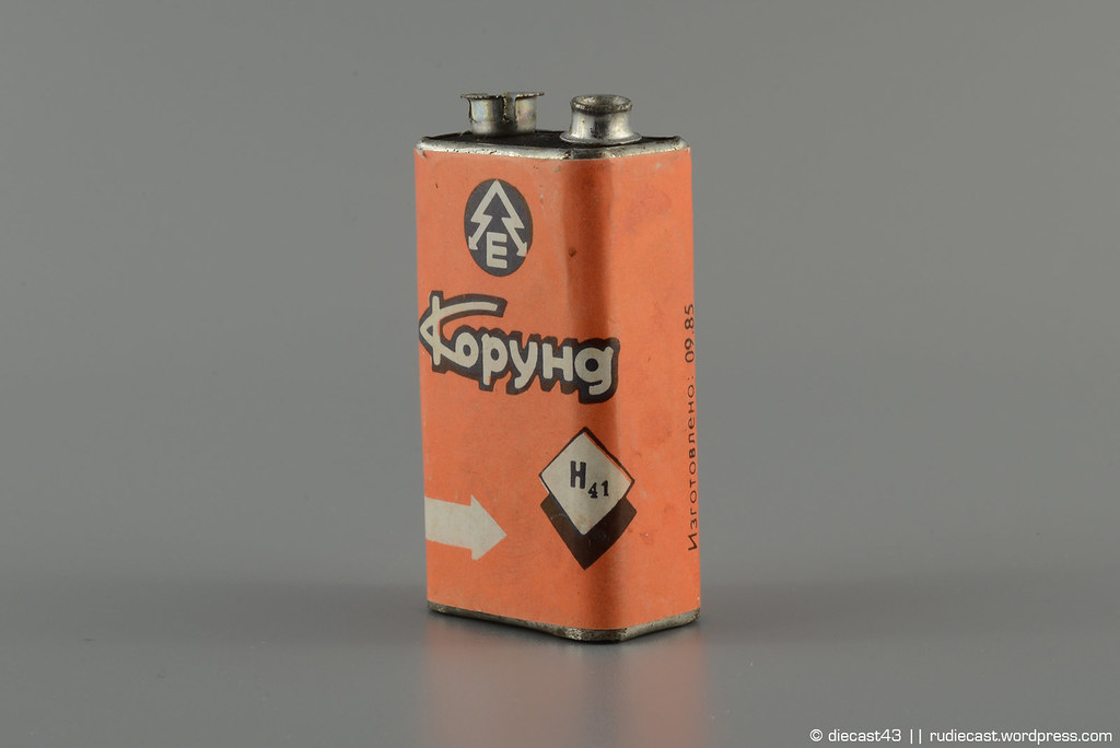 Розгадка виявилася проста і дивовижна: виявляється в Союзі робили лужні батарейки - «Корунд» був саме таким, а «Крона» - традиційним марганцево-цинковим елементом харчування