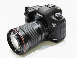 Canon EOS 5D Mark III   Роки виготовлення 2012 - даний час Тип   цифровий дзеркальний фотоапарат   матриця   КМОП   36 × 24 мм   Дозвіл   5760 × 3840 (22,1 млн пікселів)   об'єктив   байонет   Canon EF   Діапазон   витягів   30-1 / 8000 с,   тривала експозиція   ;  синхронізація зі спалахом 1/200 з   експозиція   63-зонний TTL-вимір, система iFCL Предустановки   замірювання   автоматичний (3 режиму),   пріоритет витримки   ,   пріоритет діафрагми   , Ручний Режими   замірювання   центро-зважений, оцінний, частковий, точковий (по центральній точці)   брекетинг   експозиції +/- 5   EV   з кроком 1/3 або 1/2 Зони фокусування 61-точкове автофокусування Серійна зйомка 3 або 6 кадрів в секунду   видошукач   пентапрізма   , 100% кадру, збільшення 0,71, корекція від -3,0 до +1,0   дптр   ,   LiveView   діапазон ISO   100-25600, розширення до 50-102400   фотоспалах   башмак   зйомка відео   1920 × 1080, до 30 кадрів / с,   H