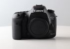 Canon EOS 7D Mark II   У вересні 2014 року компанія Canon представила на ринок камеру Canon EOS 7D Mark II, оновлену версію, свого довгожителя - камери Canon EOS 7D, яка випускалася протягом майже 5 років, при цьому не втрачаючи своєї актуальності