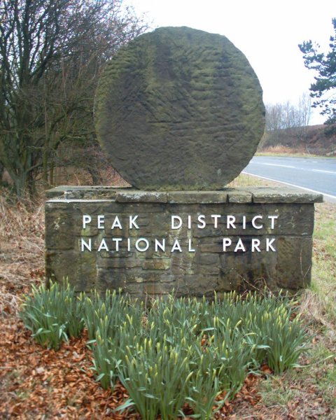 Пік-Дістрікт- піднесена місцевість в центральній і північній Англії, яка перебуває переважно в північному Дербішире, а також захоплююча Чешир, Великий Манчестер, Стаффордшир, Південний і Західний Йоркшир