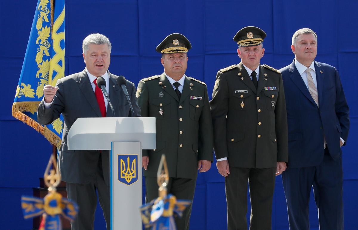 Глава Української держави Петро Порошенко переконаний, що обмежувальні заходи повинні мотивувати Росію вивести війська з українських територій