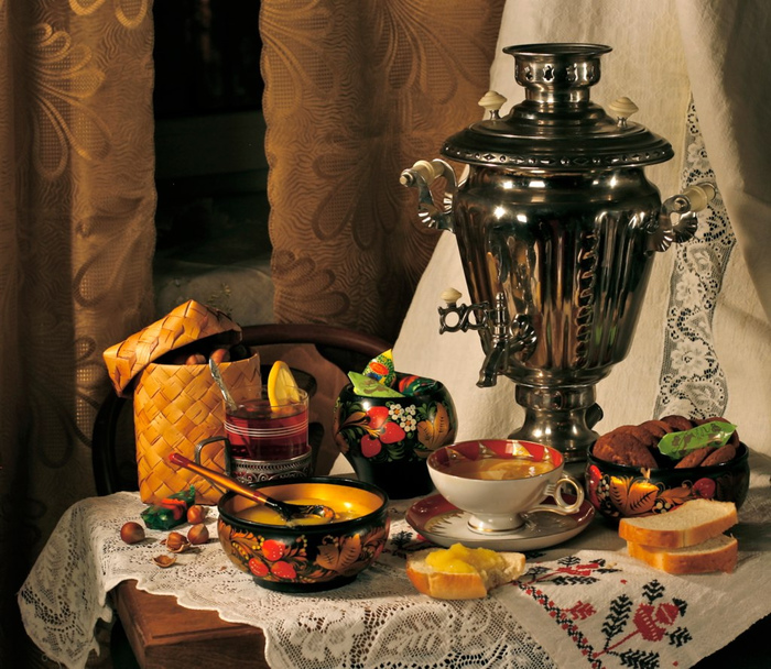 Традиція чаювання з'явилася в Росії відносно недавно - трохи більше трьохсот років тому