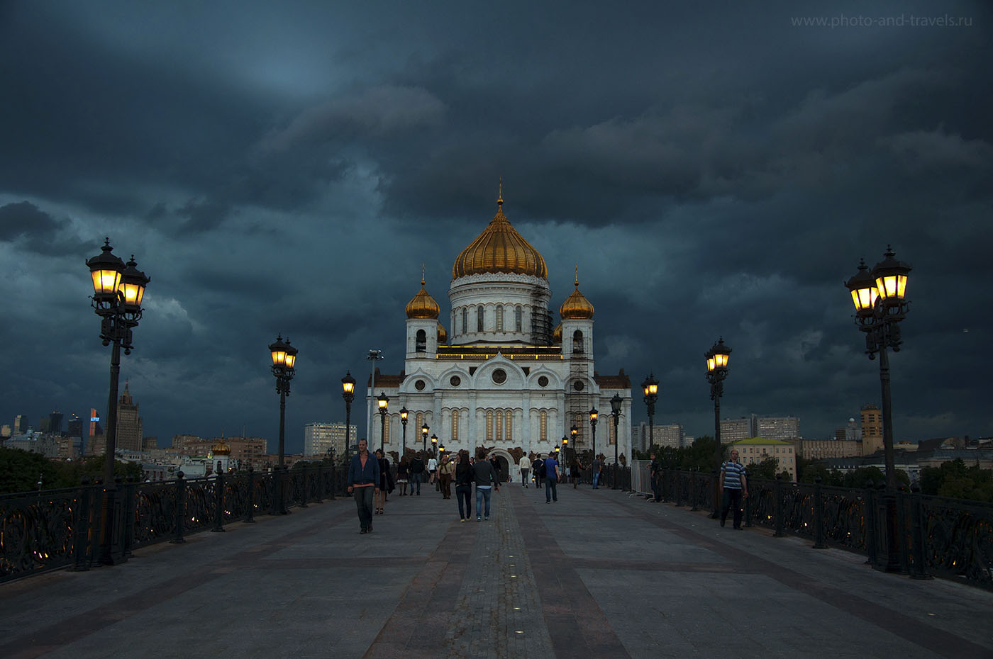 Якщо фотограф талановитий, він зніме і обробить чудовий краєвид навіть, якщо небо повністю затягнуте хмарами