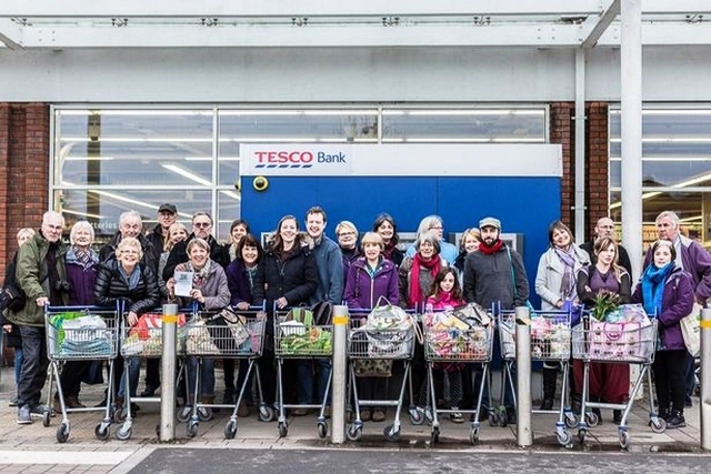 Супермаркет на заході Англії потрапив під узгоджену акцію Plastic Attack, учасниками якої стали покупці, незадоволені пластиковим пакетом на бакалійних товарах